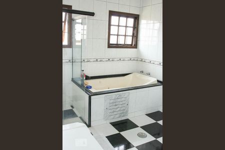 Casa à venda com 350m², 4 quartos e 3 vagas Casa à venda com 350m², 4 quartos e 3 vagasBanheiro