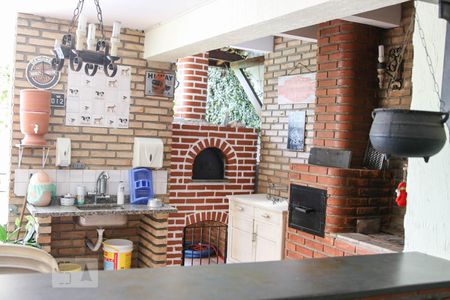 Casa à venda com 350m², 4 quartos e 3 vagas Casa à venda com 350m², 4 quartos e 3 vagasCozinha rustica