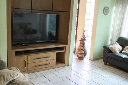 Sala de TV de casa à venda com 4 quartos, 320m² em Vila Ivone, São Paulo