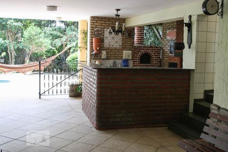 Casa à venda com 350m², 4 quartos e 3 vagas Casa à venda com 350m², 4 quartos e 3 vagasCozinha rustica