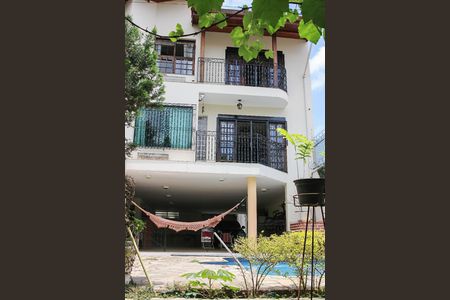 Casa à venda com 350m², 4 quartos e 3 vagas Casa à venda com 350m², 4 quartos e 3 vagasQuintal