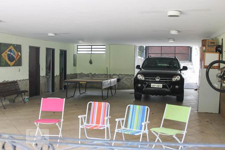 Casa à venda com 350m², 4 quartos e 3 vagas Casa à venda com 350m², 4 quartos e 3 vagasSalão