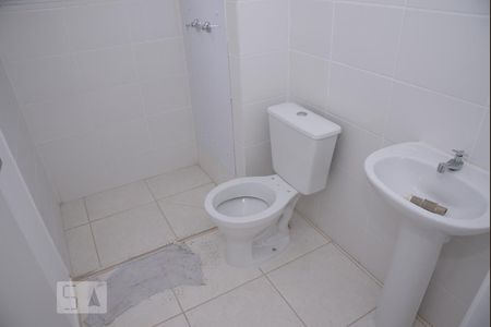 Banheiro de apartamento para alugar com 2 quartos, 50m² em Jacarepaguá, Rio de Janeiro