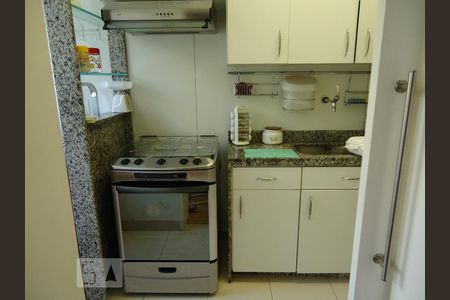 Cozinha de apartamento à venda com 2 quartos, 50m² em Engenhoca, Niterói