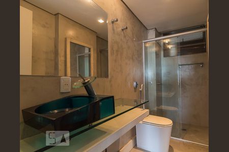 Banheiro de apartamento à venda com 1 quarto, 116m² em Higienópolis, Porto Alegre