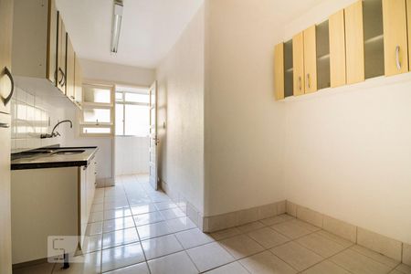 Cozinha de apartamento à venda com 2 quartos, 83m² em Vila Assunção, Porto Alegre