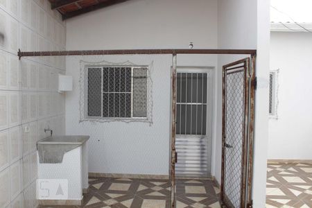 Entrada de casa para alugar com 1 quarto, 50m² em Campo Limpo, São Paulo