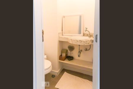 lavabo de apartamento para alugar com 1 quarto, 63m² em Vila Madalena, São Paulo