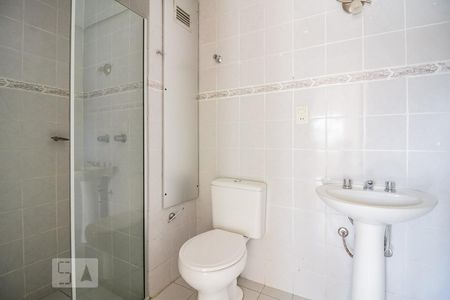 Banheiro de apartamento à venda com 2 quartos, 140m² em Cavalhada, Porto Alegre