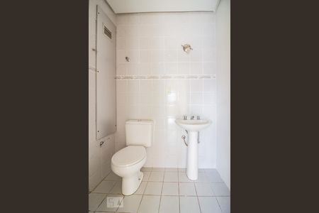 Banheiro de apartamento à venda com 2 quartos, 140m² em Cavalhada, Porto Alegre