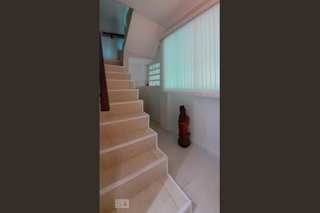 Escada de casa à venda com 3 quartos, 180m² em Jardim Gonzaga, São Paulo