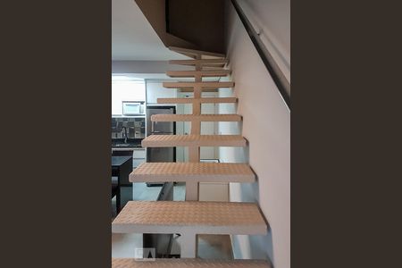 Escadas de apartamento para alugar com 1 quarto, 53m² em Bethaville I, Barueri