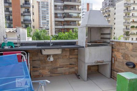 Varanda com churrascaria de casa de condomínio para alugar com 2 quartos, 140m² em Real Parque, São Paulo