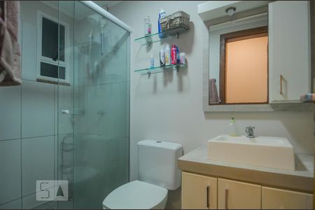 Banheiro de apartamento à venda com 3 quartos, 69m² em Santo Antônio, Porto Alegre