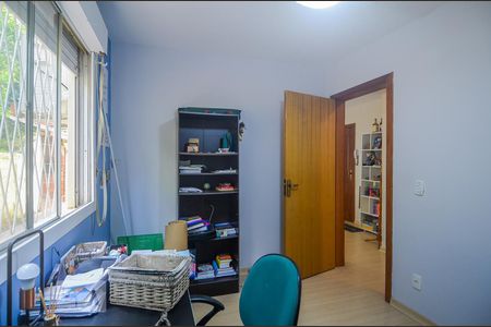 Quarto 1 de apartamento para alugar com 3 quartos, 69m² em Santo Antônio, Porto Alegre