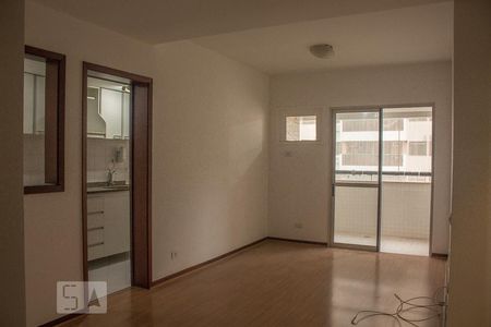 Sala de apartamento para alugar com 2 quartos, 80m² em Barra da Tijuca, Rio de Janeiro