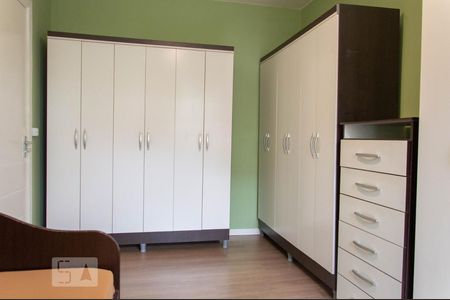 Quarto 1 de apartamento para alugar com 2 quartos, 55m² em Petrópolis, Porto Alegre