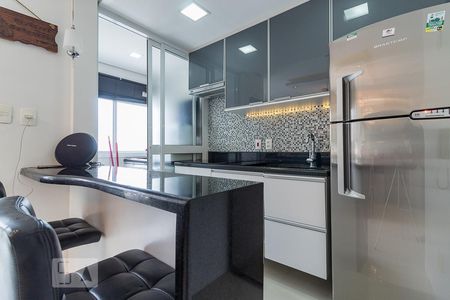 Cozinha de apartamento para alugar com 2 quartos, 58m² em Passo da Areia, Porto Alegre