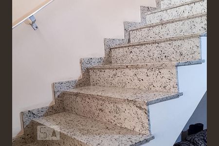 Escadas de casa à venda com 2 quartos, 100m² em Vila Nova Manchester, São Paulo