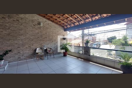 Casa à venda com 120m², 3 quartos e 2 vagas Casa à venda com 120m², 3 quartos e 2 vagasVaranda Quarto 1 suíte