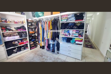 Casa à venda com 120m², 3 quartos e 2 vagas Casa à venda com 120m², 3 quartos e 2 vagasQuarto 3 - closet