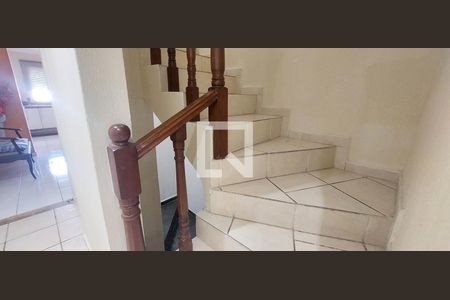 Casa à venda com 120m², 3 quartos e 2 vagas Casa à venda com 120m², 3 quartos e 2 vagasescada