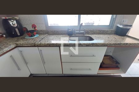 Casa à venda com 120m², 3 quartos e 2 vagas Casa à venda com 120m², 3 quartos e 2 vagasCozinha