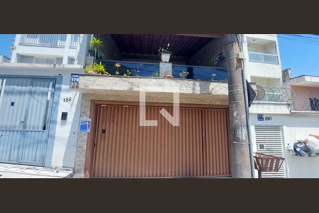 Casa à venda com 120m², 3 quartos e 2 vagas Casa à venda com 120m², 3 quartos e 2 vagasFachada