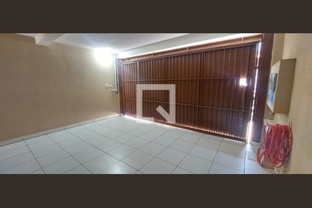 Casa à venda com 120m², 3 quartos e 2 vagas Casa à venda com 120m², 3 quartos e 2 vagasGaragem