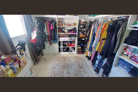 Casa à venda com 120m², 3 quartos e 2 vagas Casa à venda com 120m², 3 quartos e 2 vagasQuarto 3 - closet