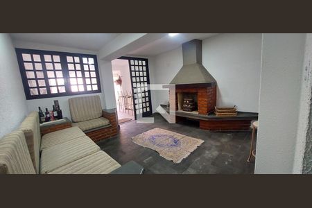 Casa à venda com 120m², 3 quartos e 2 vagas Casa à venda com 120m², 3 quartos e 2 vagasEspaço Lareira