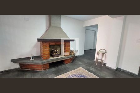 Casa à venda com 120m², 3 quartos e 2 vagas Casa à venda com 120m², 3 quartos e 2 vagasEspaço Lareira