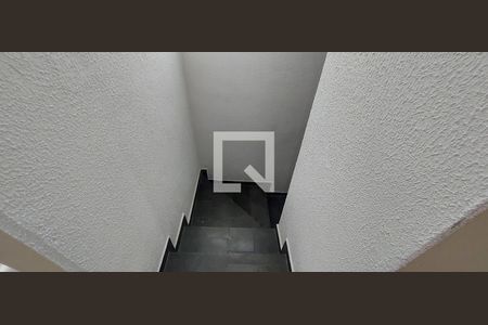 Casa à venda com 120m², 3 quartos e 2 vagas Casa à venda com 120m², 3 quartos e 2 vagasEscada