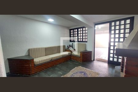 Casa à venda com 120m², 3 quartos e 2 vagas Casa à venda com 120m², 3 quartos e 2 vagasEspaço Lareira