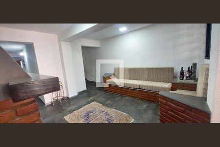 Casa à venda com 120m², 3 quartos e 2 vagas Casa à venda com 120m², 3 quartos e 2 vagasEspaço Lareira