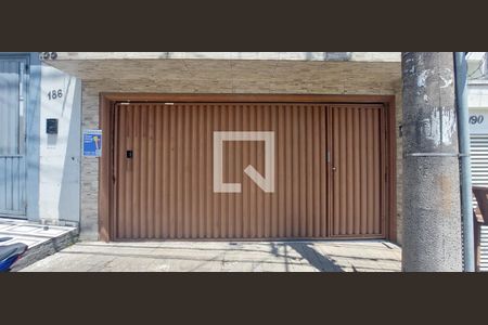 Casa à venda com 120m², 3 quartos e 2 vagas Casa à venda com 120m², 3 quartos e 2 vagasFachada