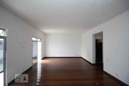 Sala de apartamento para alugar com 4 quartos, 240m² em Urca, Rio de Janeiro
