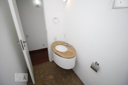 Lavabo de apartamento para alugar com 4 quartos, 240m² em Urca, Rio de Janeiro