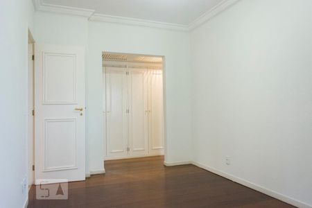 Sala de TV de apartamento à venda com 4 quartos, 238m² em Vila Andrade, São Paulo
