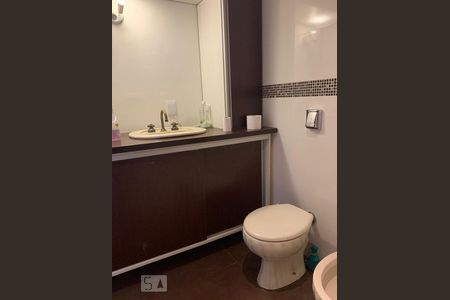 Banheiro de apartamento para alugar com 2 quartos, 75m² em Auxiliadora, Porto Alegre