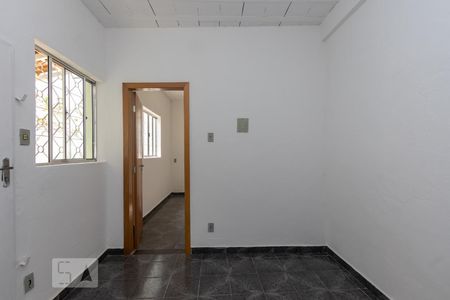 Sala de casa para alugar com 2 quartos, 60m² em Carlos Prates, Belo Horizonte