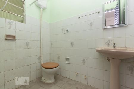 Banheiro de casa para alugar com 2 quartos, 60m² em Carlos Prates, Belo Horizonte