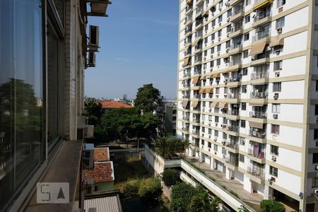 Vista lateral da Sala de apartamento para alugar com 3 quartos, 100m² em Maracanã, Rio de Janeiro