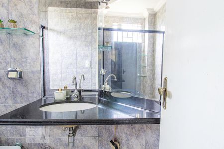 Banheiro de apartamento para alugar com 2 quartos, 65m² em Castelo, Belo Horizonte