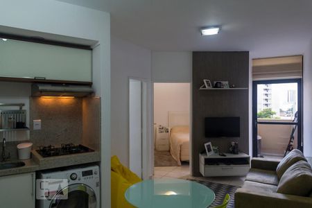 Sala/Cozinha de apartamento para alugar com 1 quarto, 40m² em Indianópolis, São Paulo