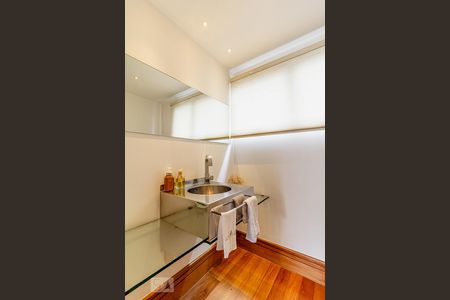 Lavabo de apartamento para alugar com 1 quarto, 130m² em Itaim Bibi, São Paulo