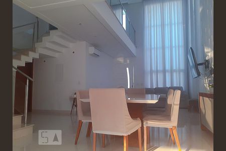 Casa de condomínio à venda com 248m², 3 quartos e 4 vagasSala