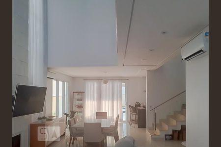 Casa de condomínio à venda com 248m², 3 quartos e 4 vagasSala