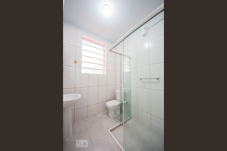 Banheiro  de apartamento à venda com 1 quarto, 60m² em São Geraldo, Porto Alegre