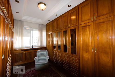 Apartamento à venda com 290m², 2 quartos e 1 vaga Apartamento à venda com 290m², 2 quartos e 1 vagaCloset da suíte 1